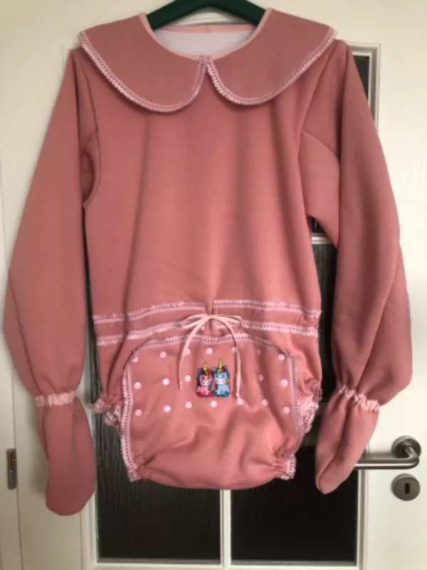 BODYČKO S VÝRAZNÝM LÍMEČKEM, Z TEPLÁKOVINY