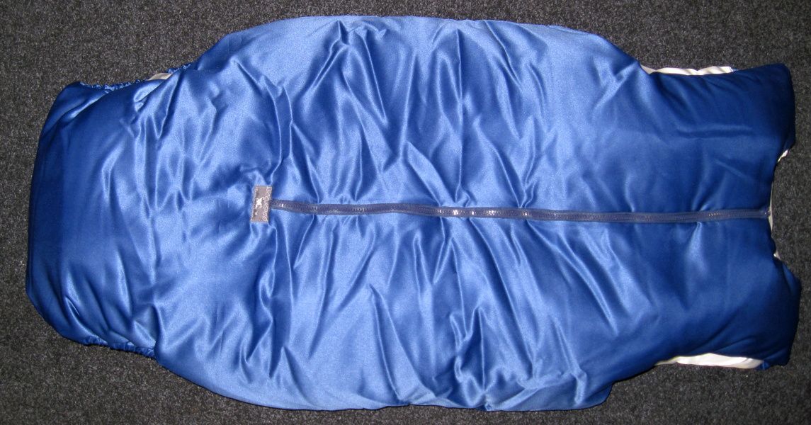 Vycpané saténové body bez rukávů